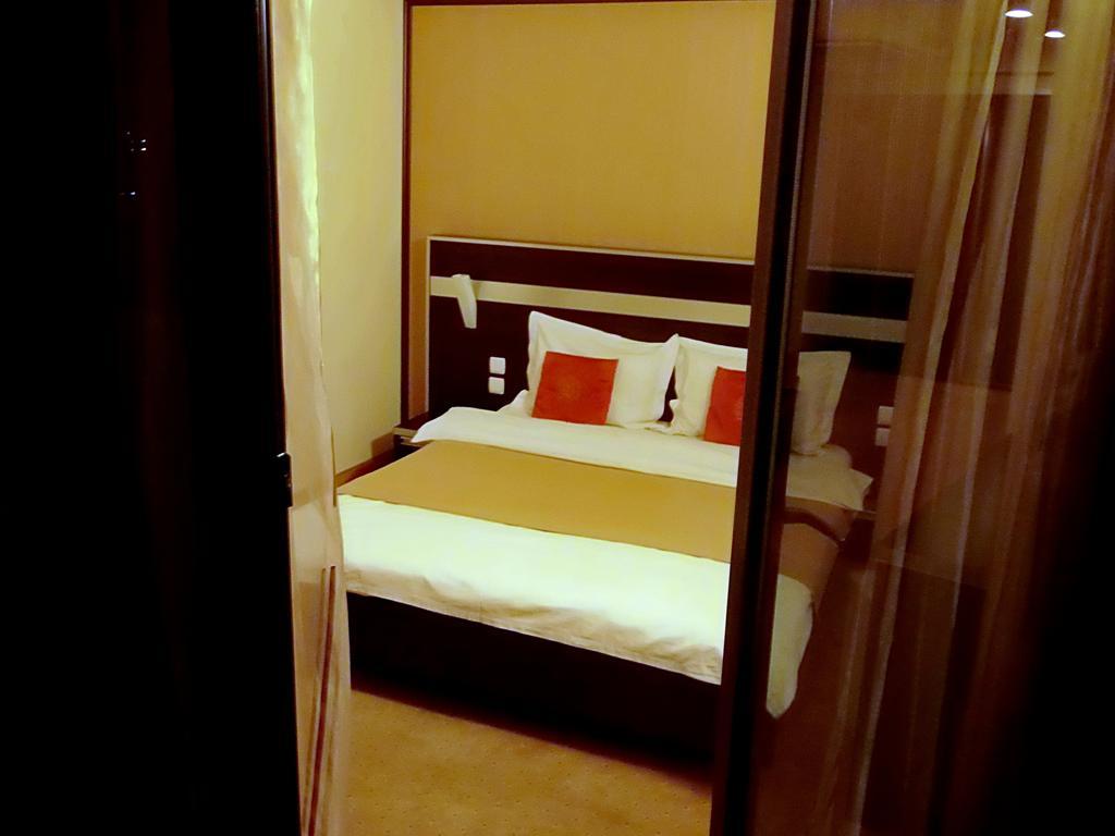 Single Room 4*