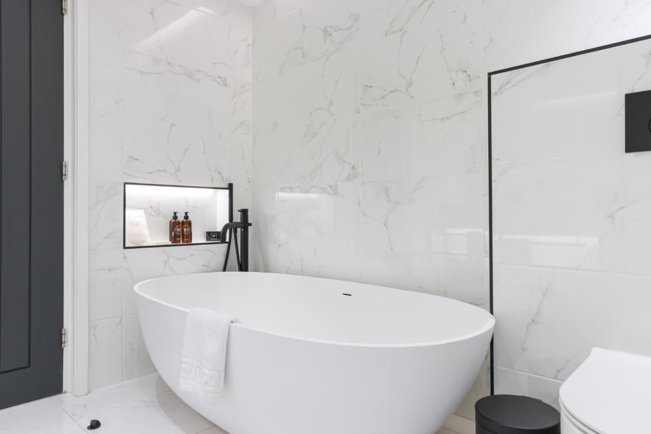 Superior Duplex King Suite with Kitchenette, Sitting Area and In-Room Bath Tub - Non-Smoking