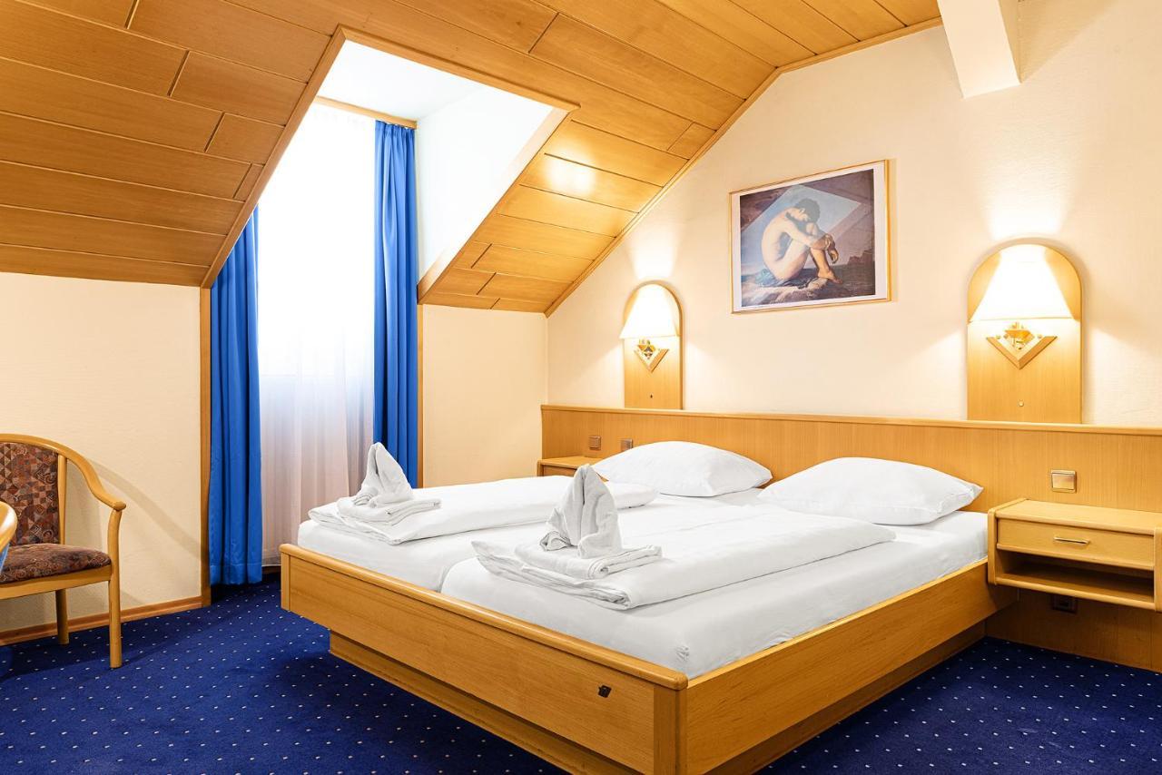 Double or Twin Room Private Bathroom