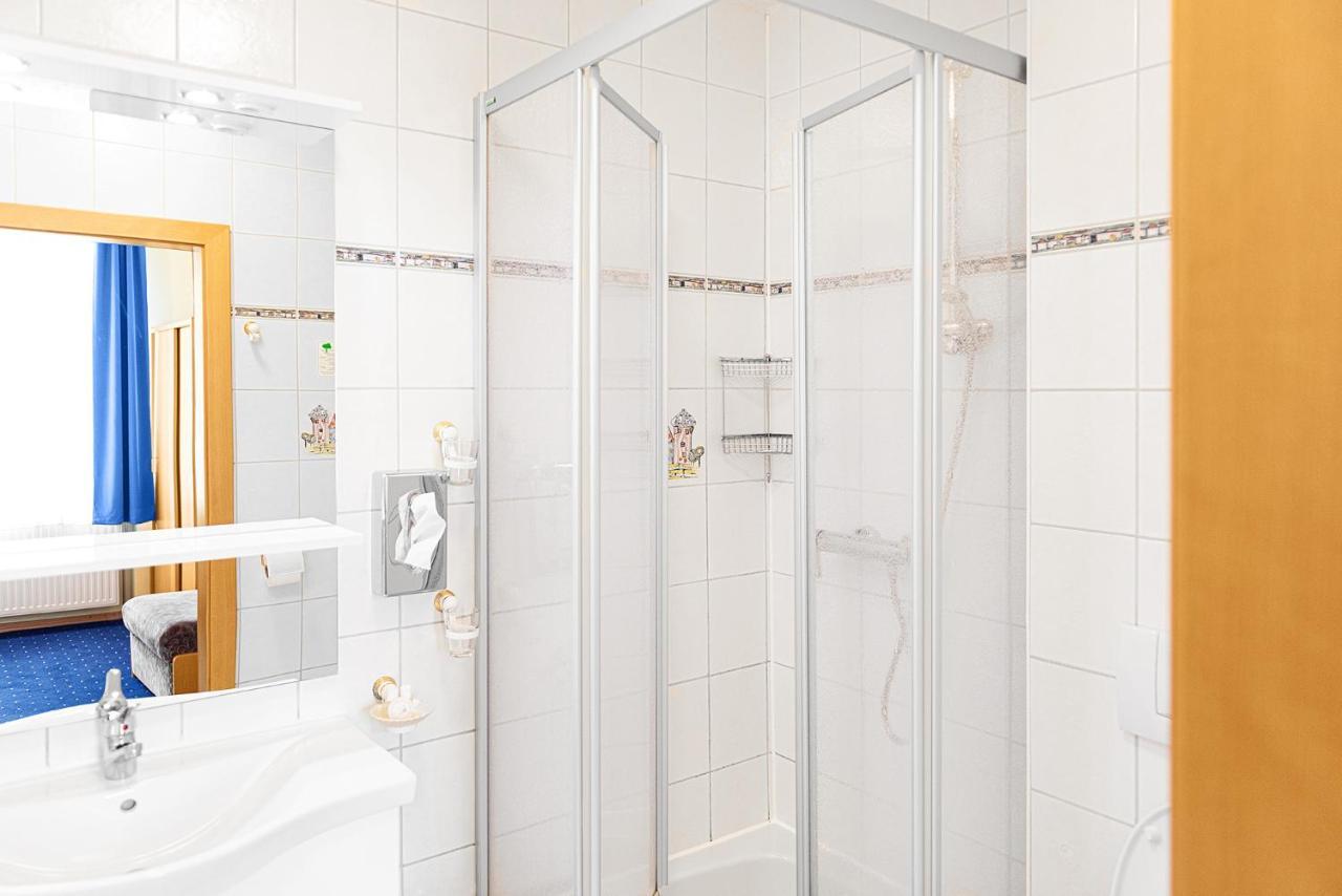 Double or Twin Room Private Bathroom