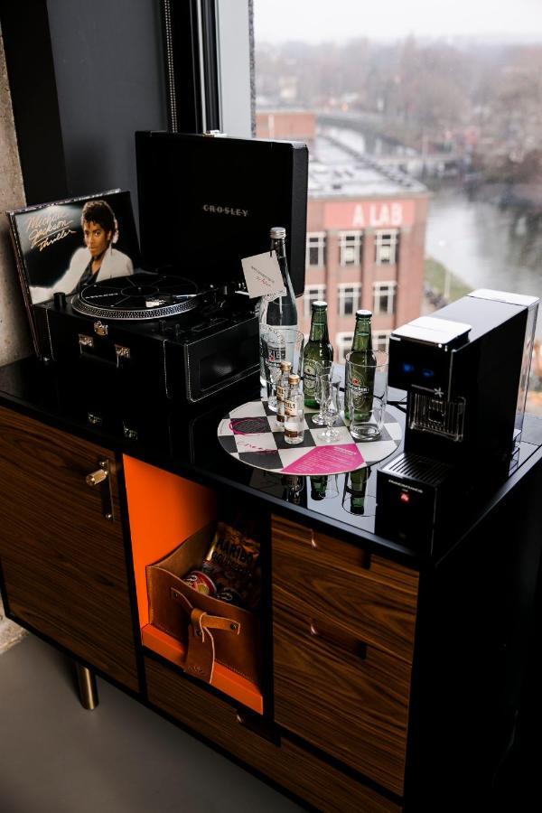 Deluxe Corner Room