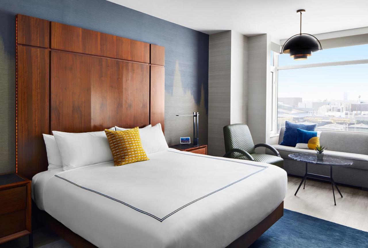 Grand Deluxe Queen Room