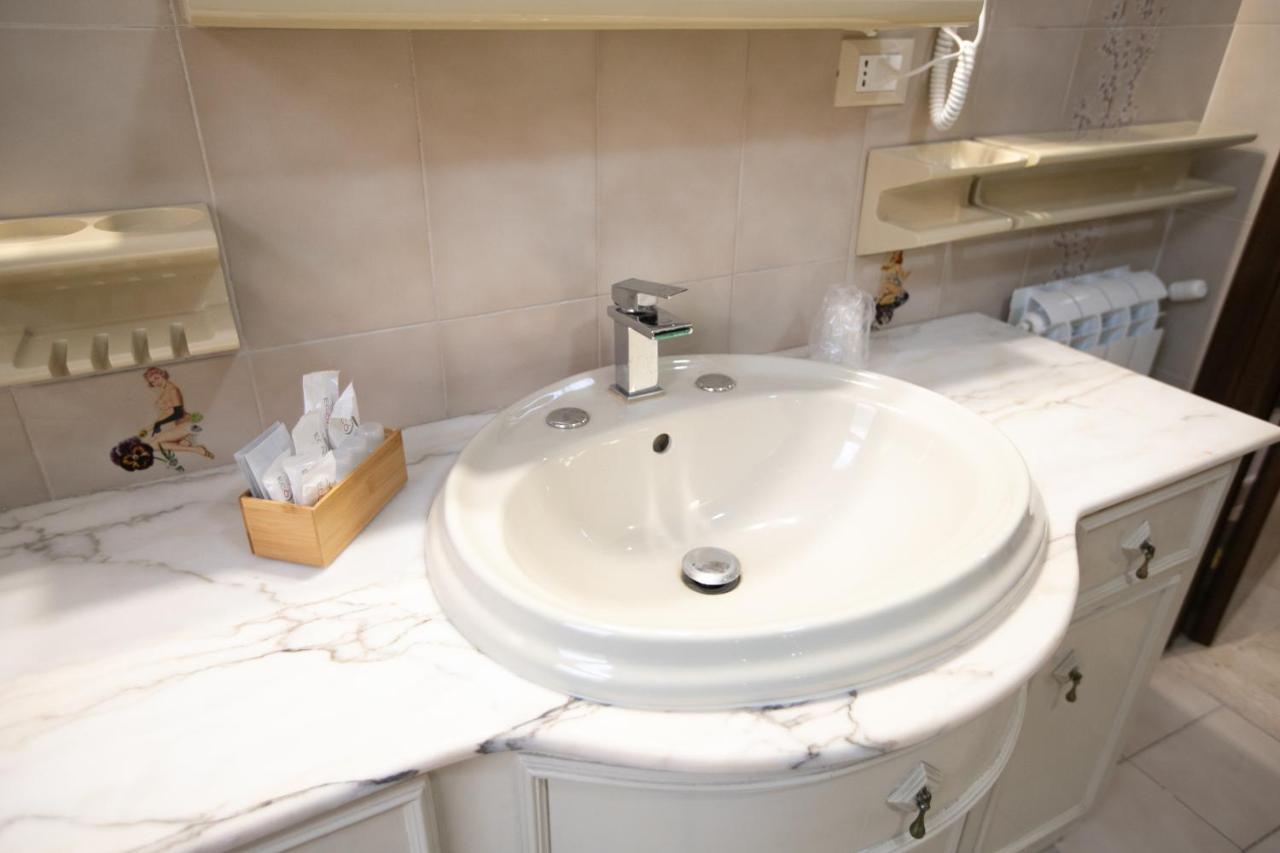 Double or Twin Room Private External Bathroom