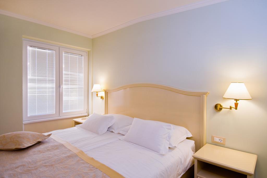 Apartamento Estudio de lujo con balcón y vista lateral al mar