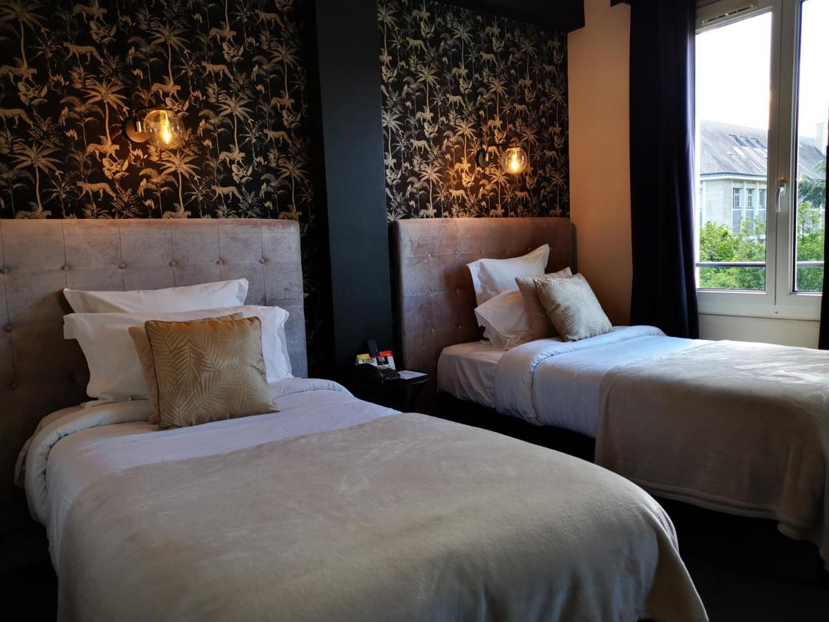 Quarto Clássico com 2 Camas de Solteiro