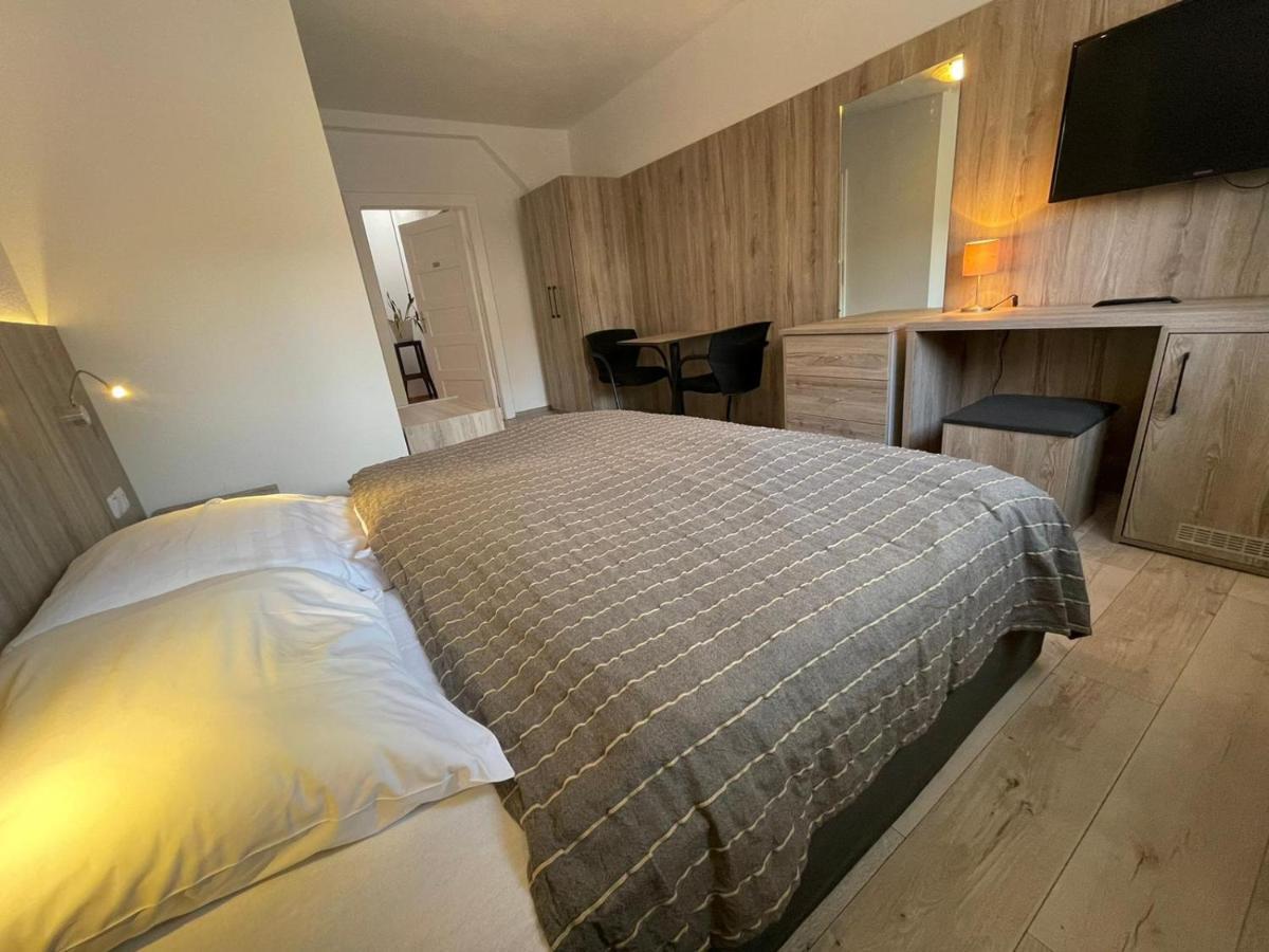 Double or Twin Room Private Bathroom