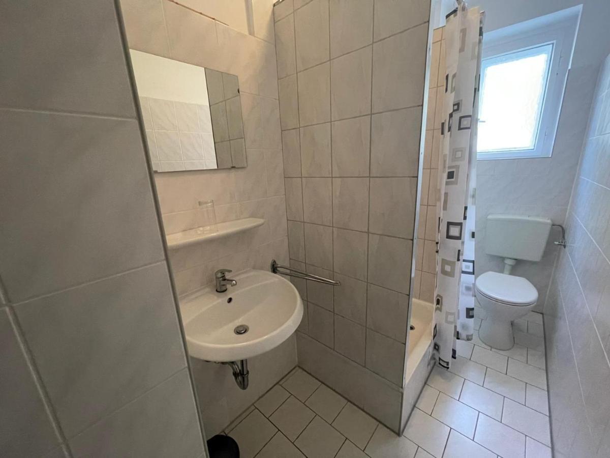 Single Room Private External Bathroom