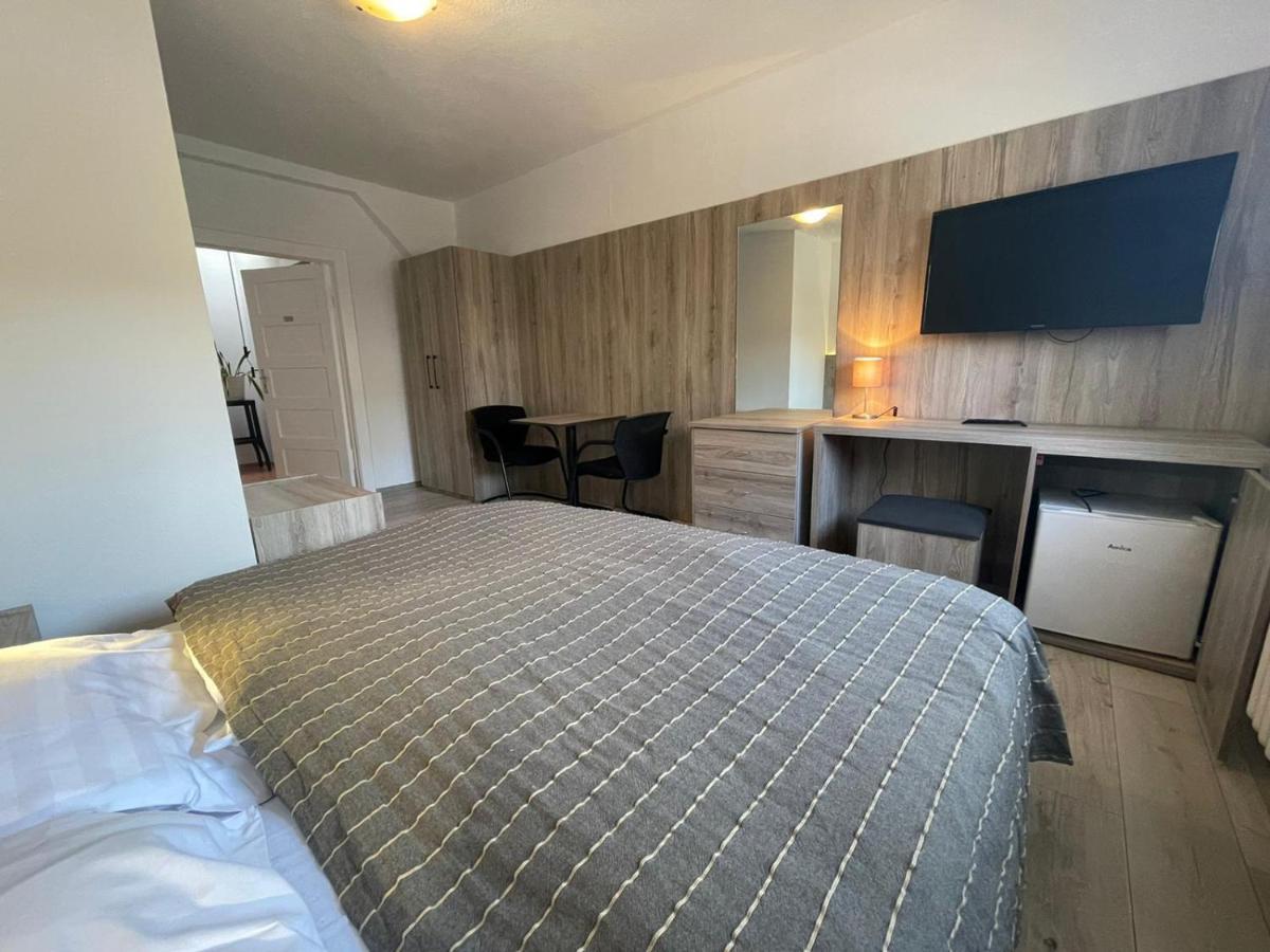 Double or Twin Room Private Bathroom