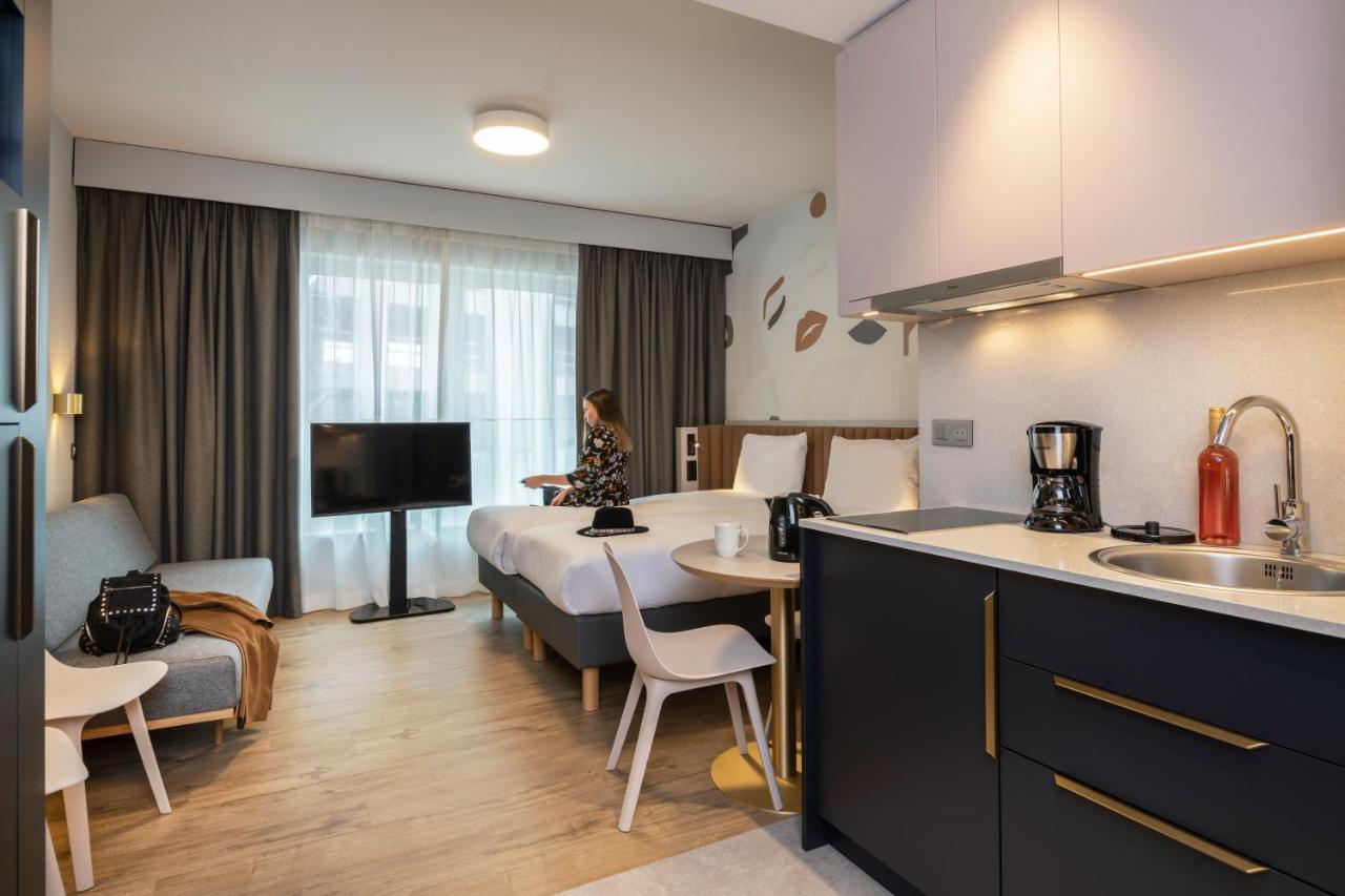 Elegant Quadruple Studio