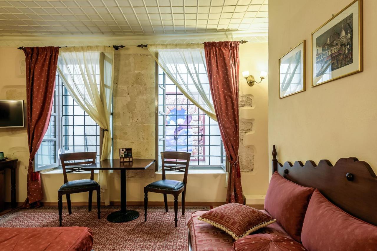 Comfy Economy Room