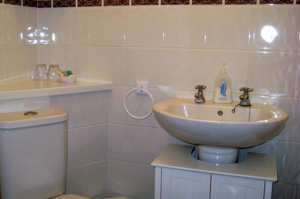 Zweibettzimmer mit privater Dusche