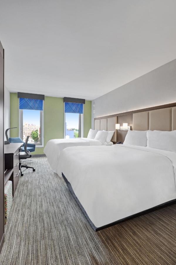 Queen Room Two Queen Beds Non-Smoking