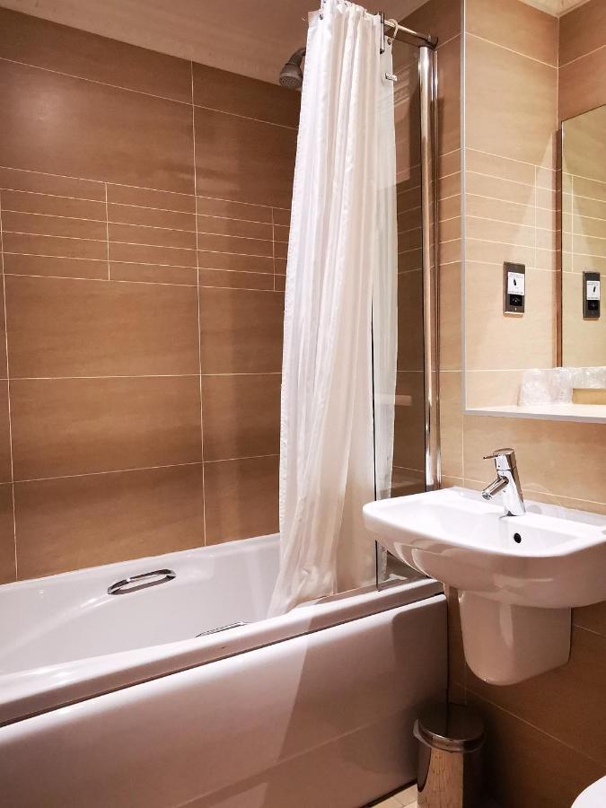 Double Room,1425209427:JPEG