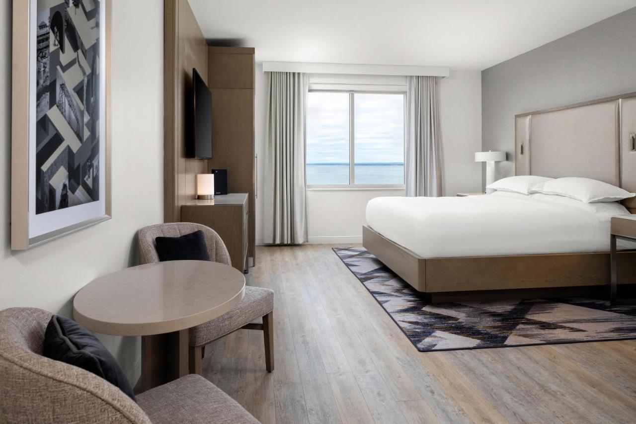 Club level, Larger Guest room, 1 King, High floor