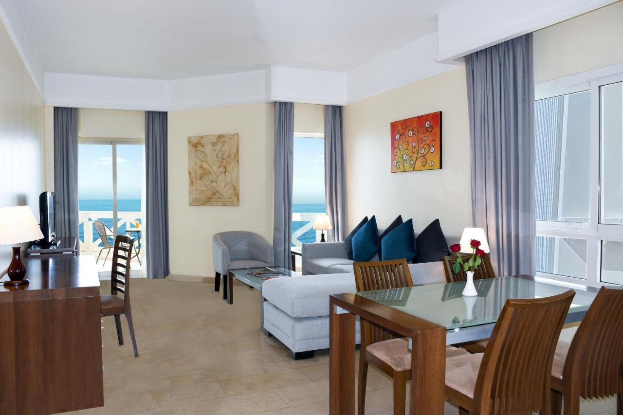 One-Bedroom Twin Suite Smoking