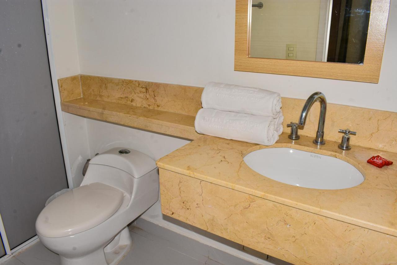 Quarto com 2 Camas de Solteiro
