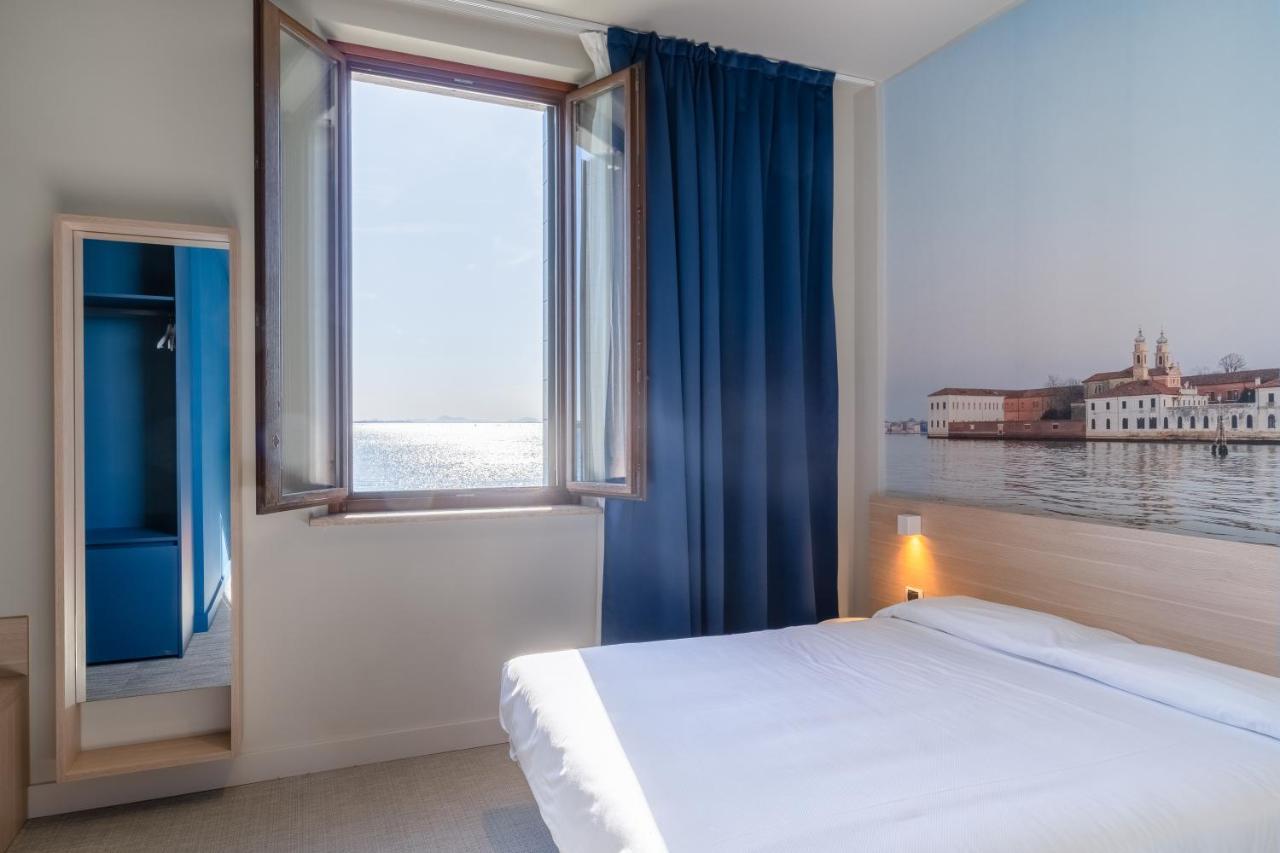 Deluxe Room,1141444237:JPEG