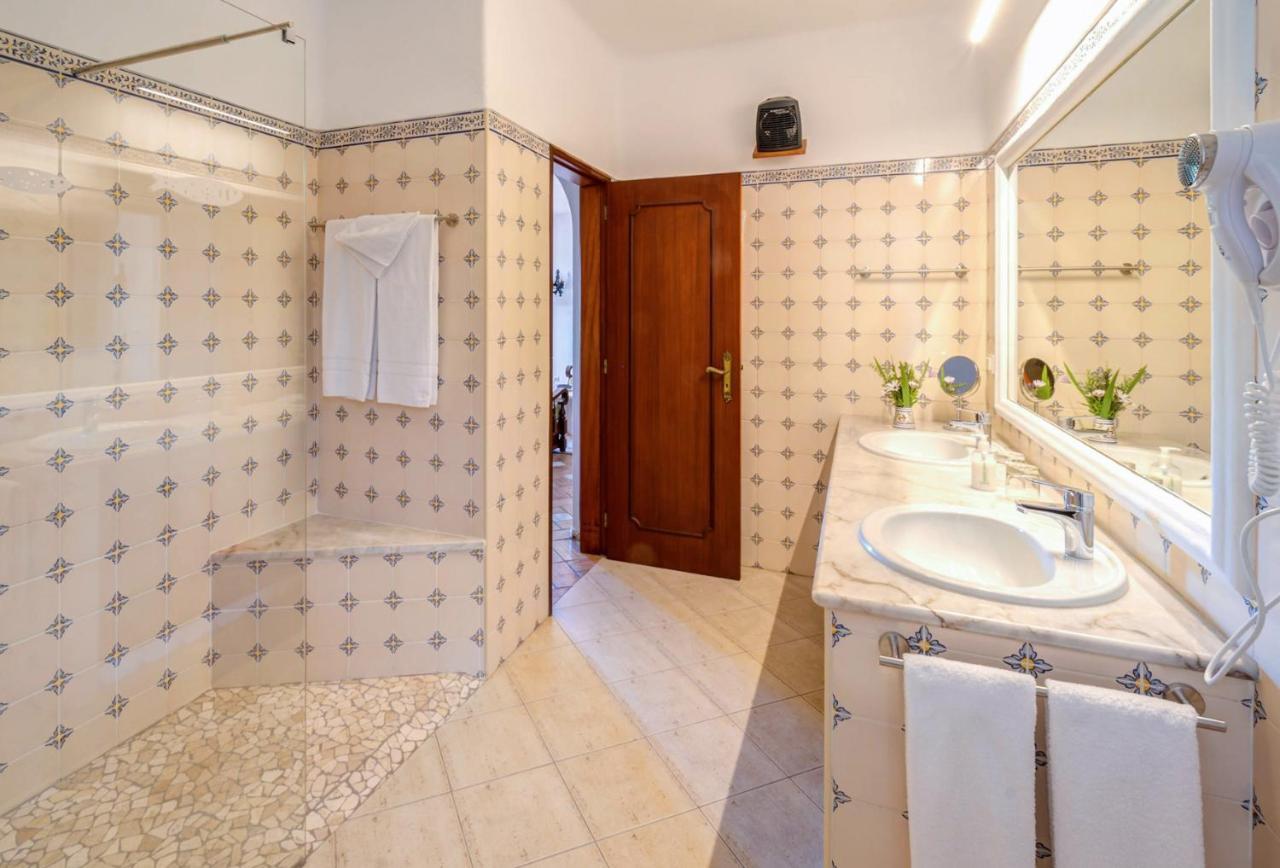 Superior One-Bedroom Apartment