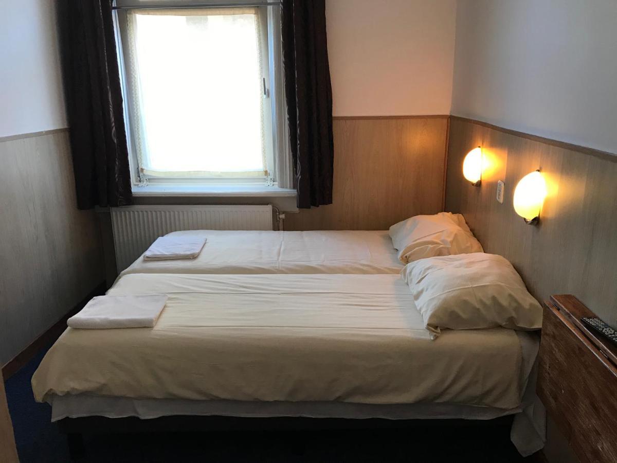 Twin Room Private Bathroom
