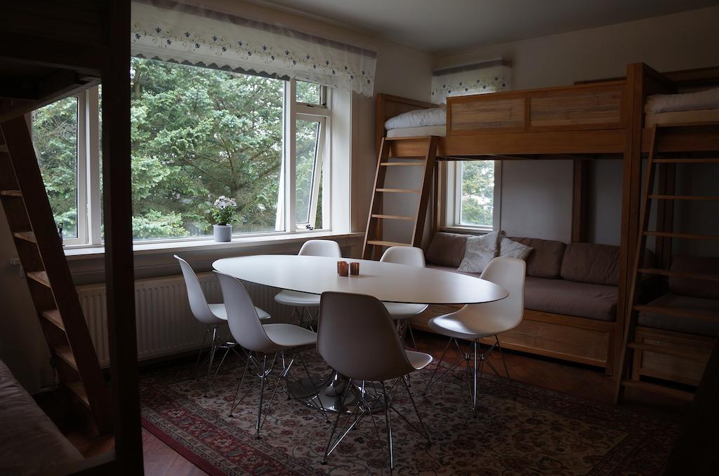 Family Room with Shared Bathroom (6 Adults)