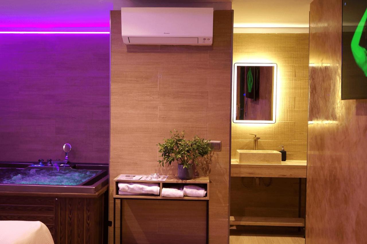 Deluxe Double Room Bath