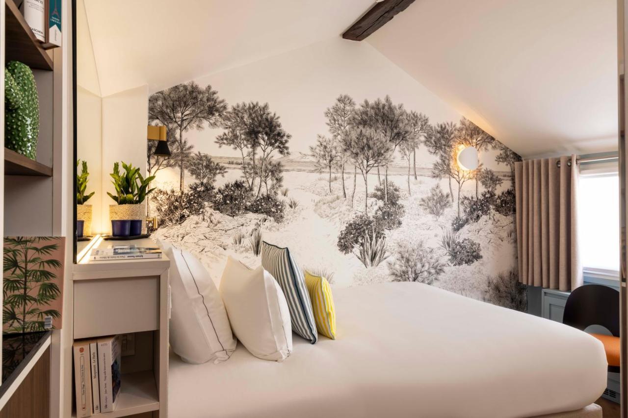 Small Single Room Dune under the eaves