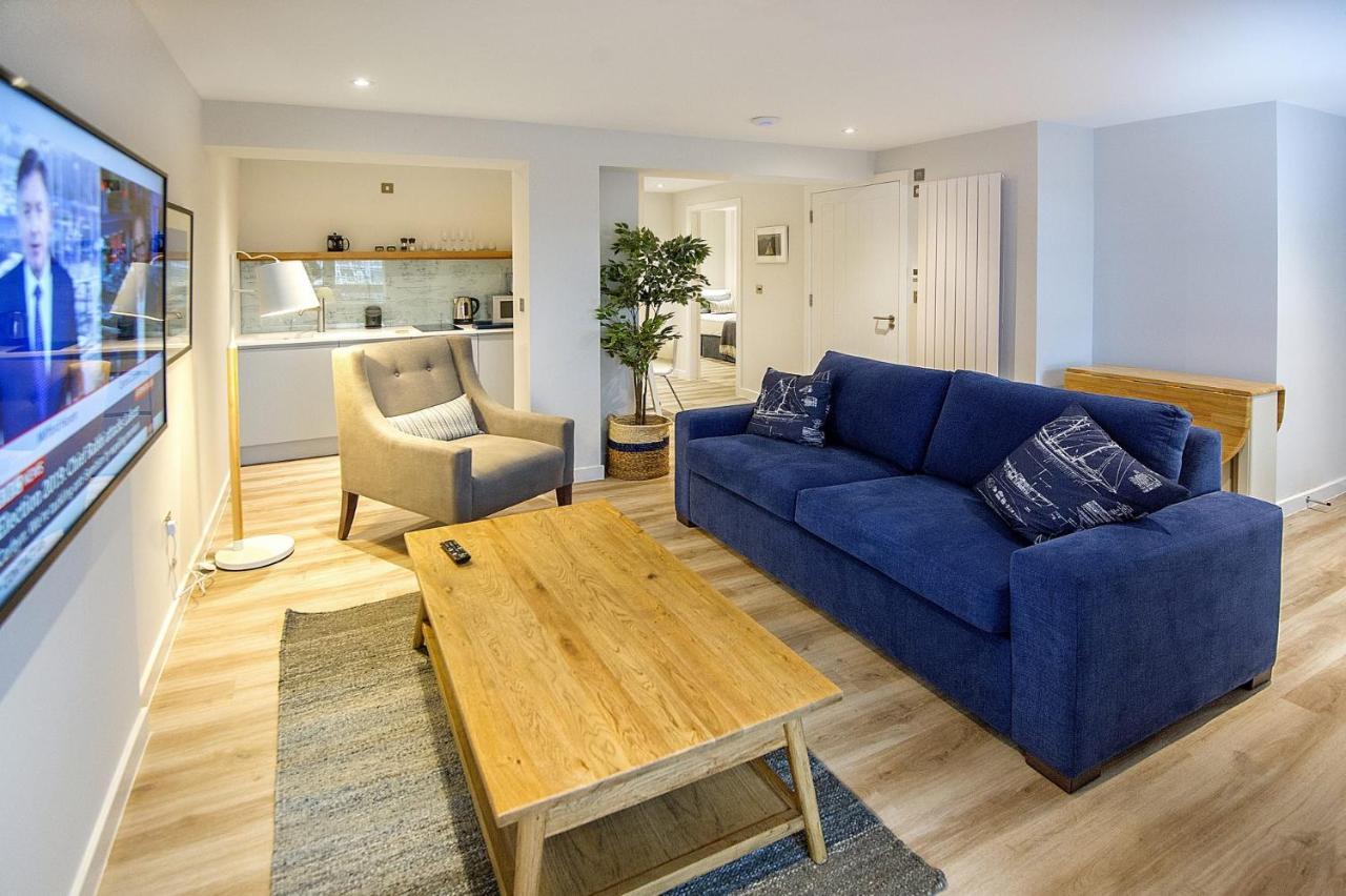 Family Room Marina View Dog Friendly