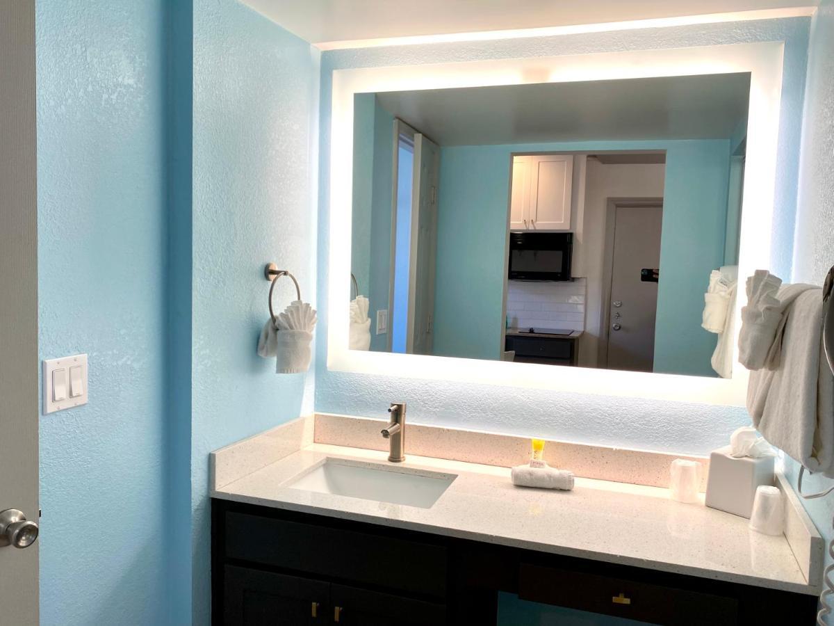 Premium Poolside Kitchenette,1276770589:JPEG