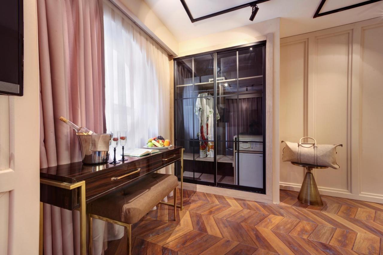 Corner Room