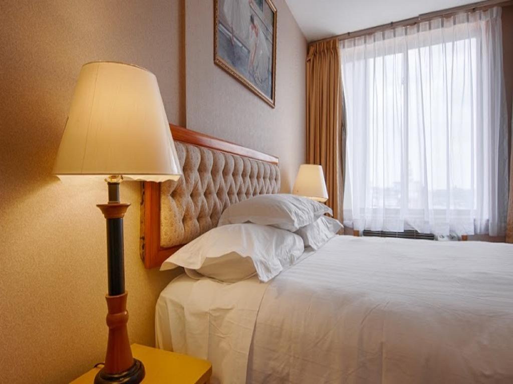 Queen Room