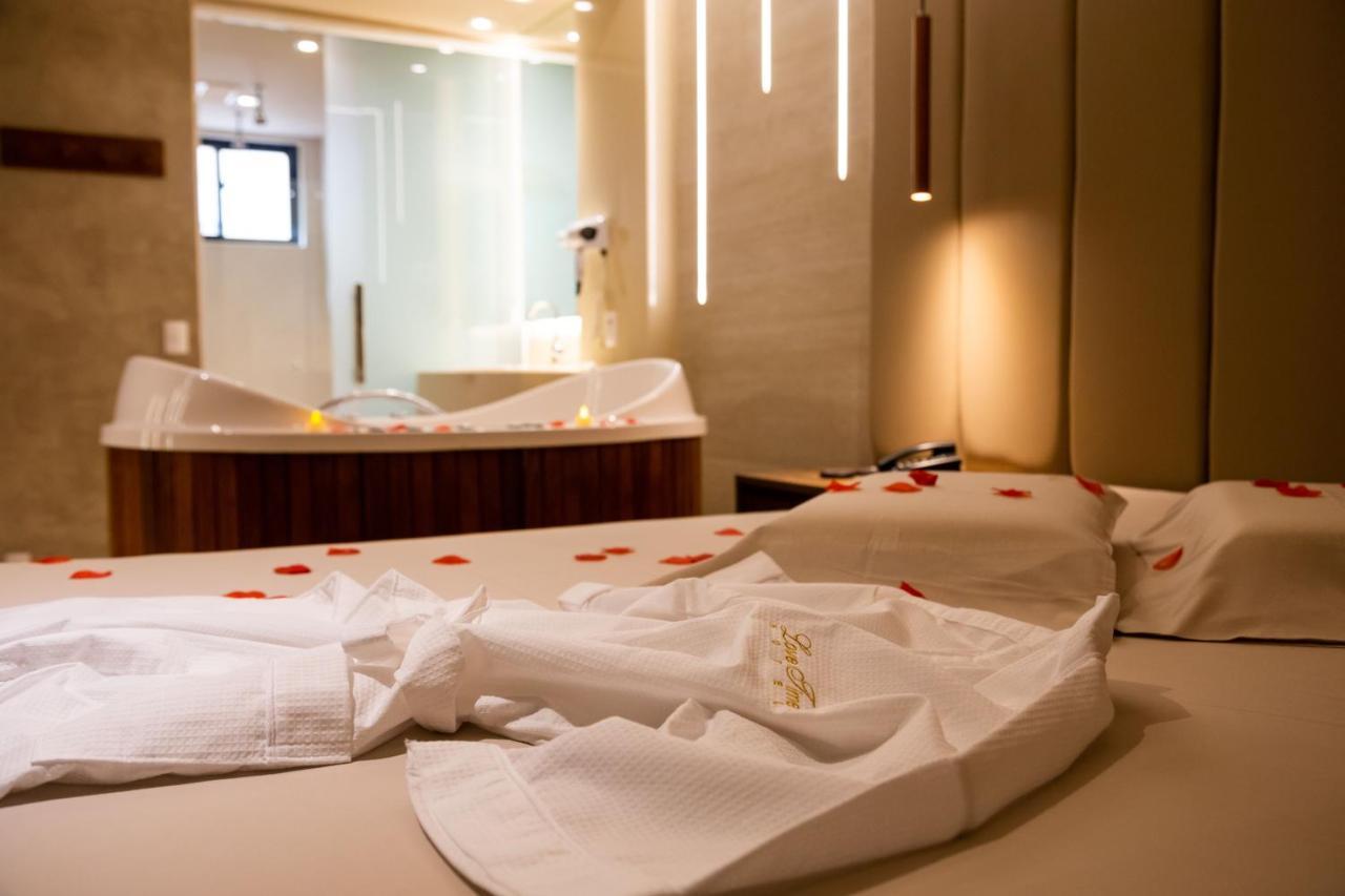 Deluxe Suite Spa Bath