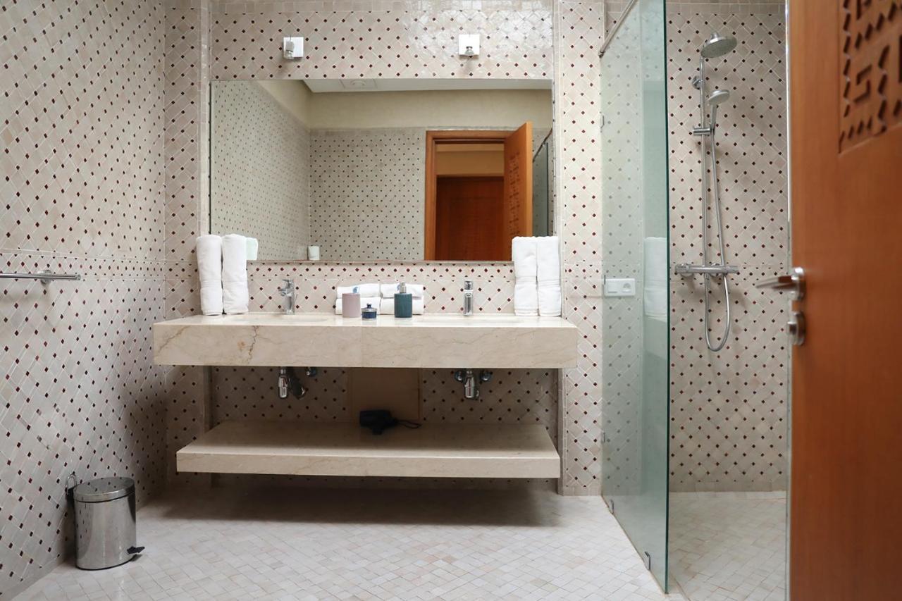 Deluxe Queen Suite
