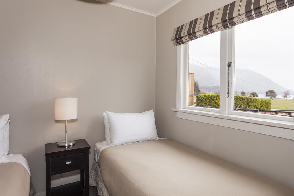 Three-Bedroom Apartment Lake View