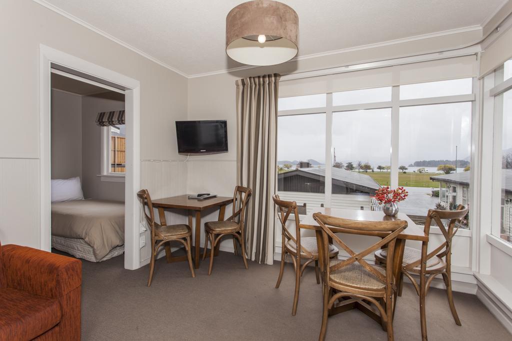 Three-Bedroom Apartment Lake View