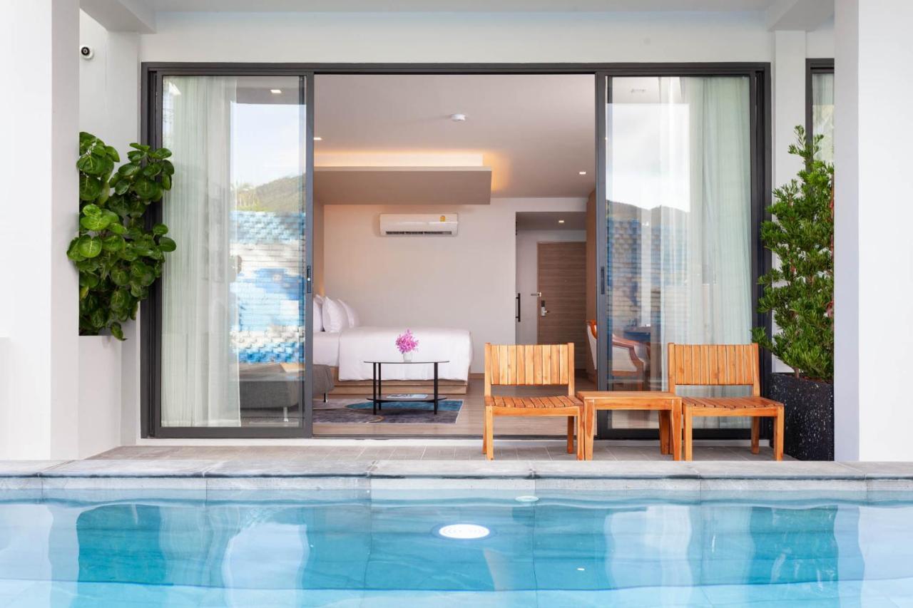 Deluxe Pool Access,1154156115:JPEG