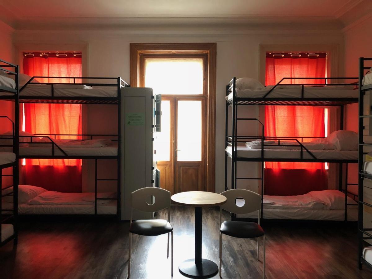 Single Bed 18-Bed Mixed Dormitory Room