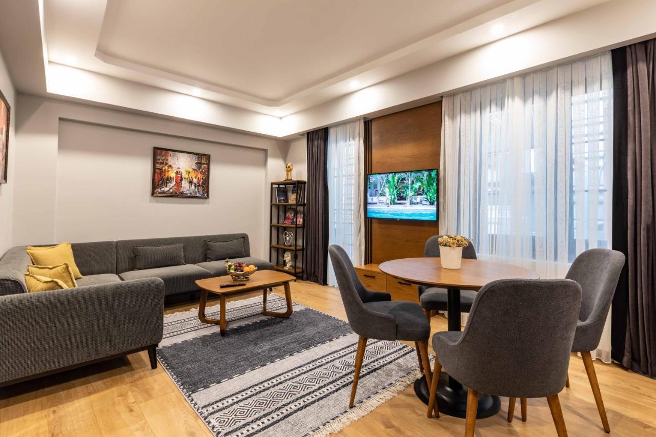 Deluxe King Suite