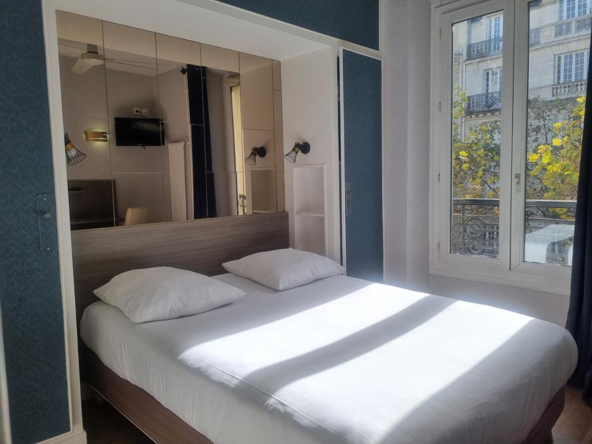 Double Room Eiffel Tower View