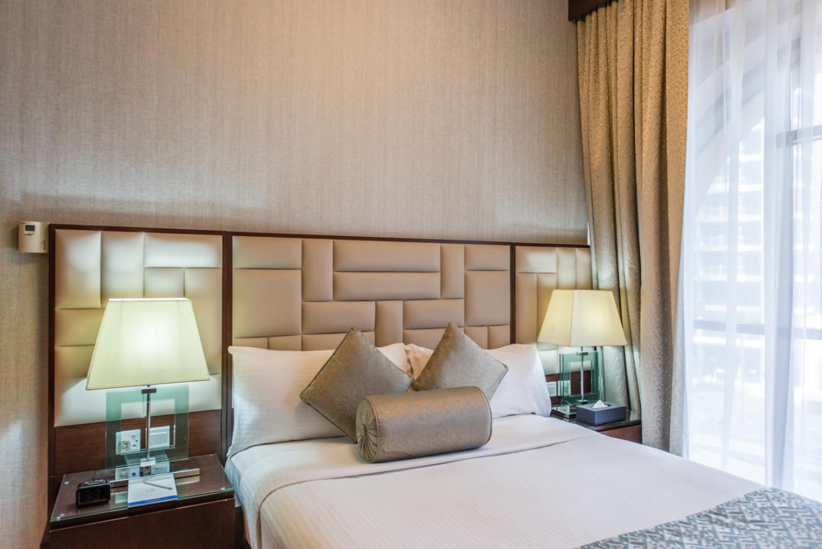 Deluxe One-Bedroom Apartment