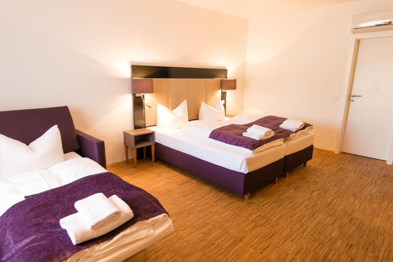 Quarto com 2 Camas de Solteiro