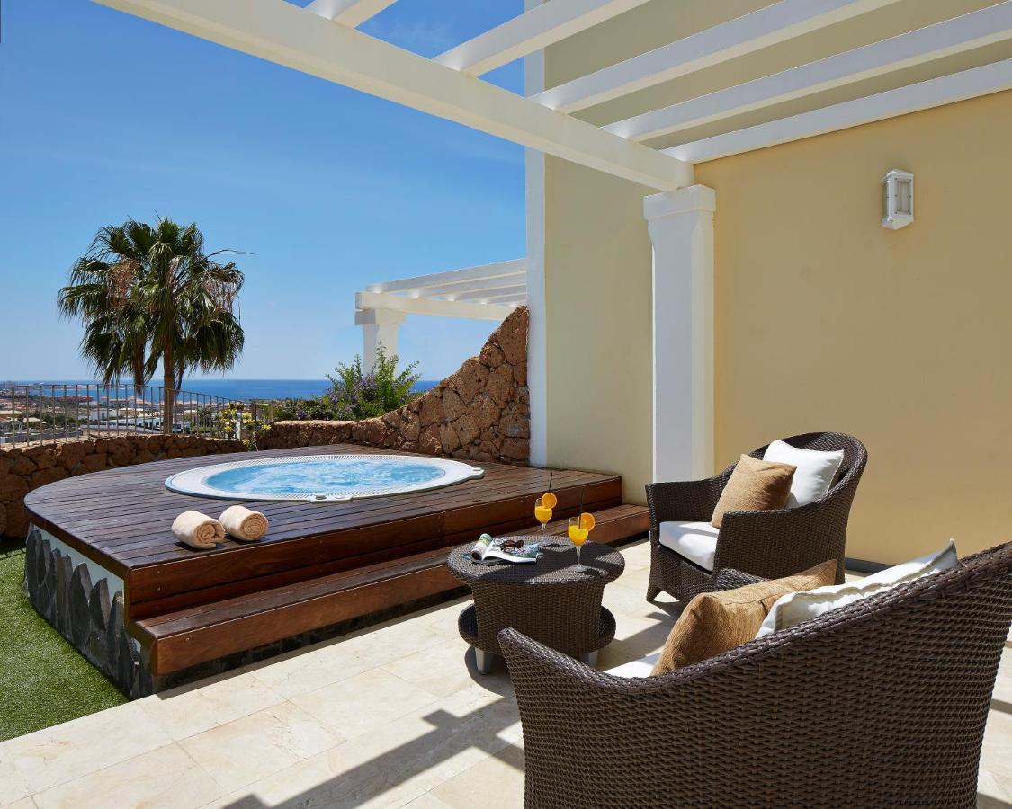 Two-Bedroom Villa exterior Spa Bath