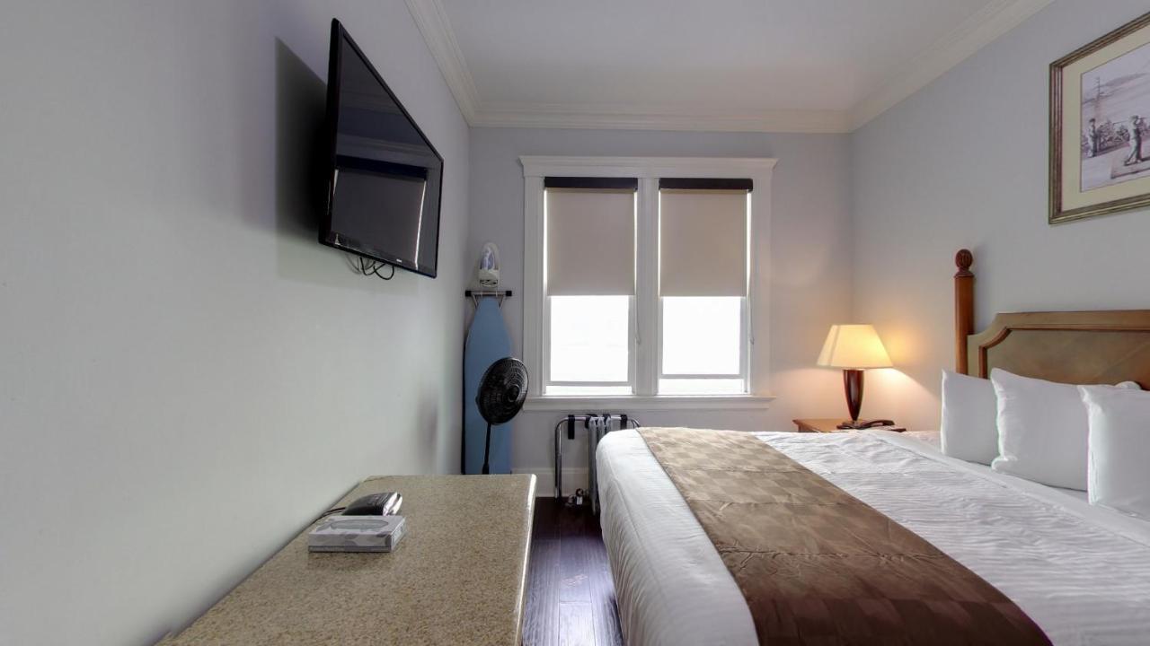 Queen Room Private Bathroom