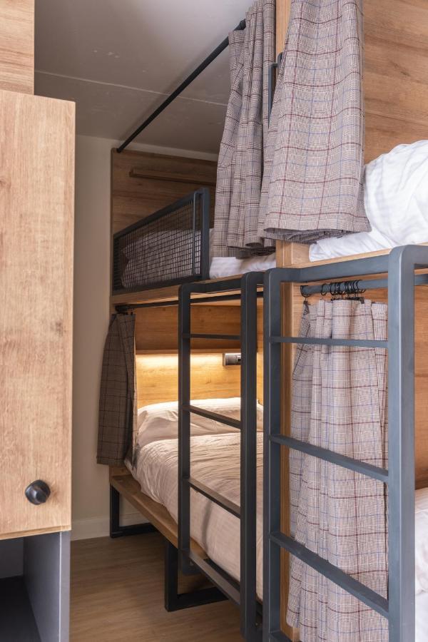 Cama em Dormitório Misto com 6 Camas