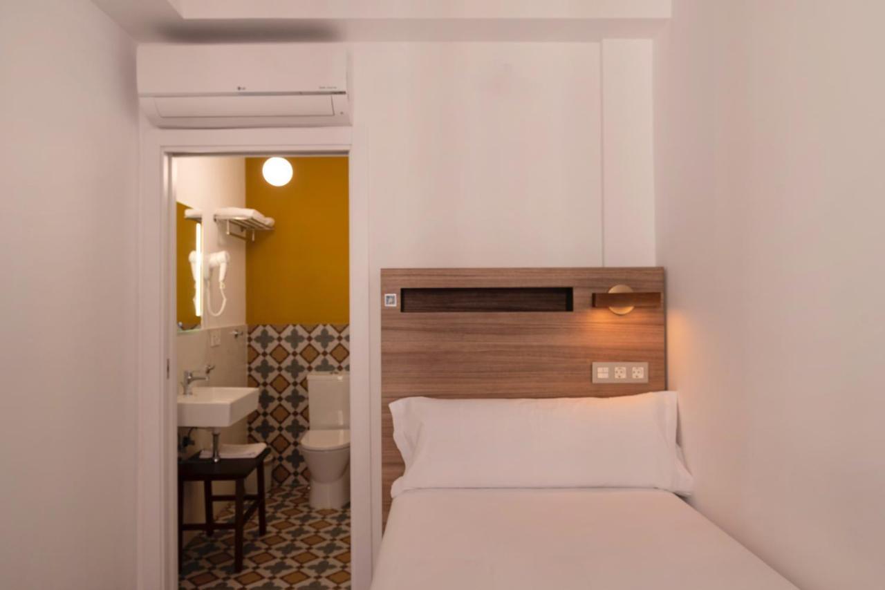 Single Room Private Bathroom