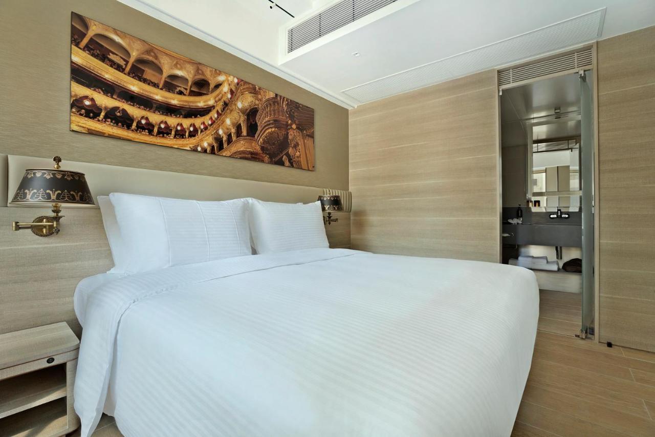 Alex Queen Suite