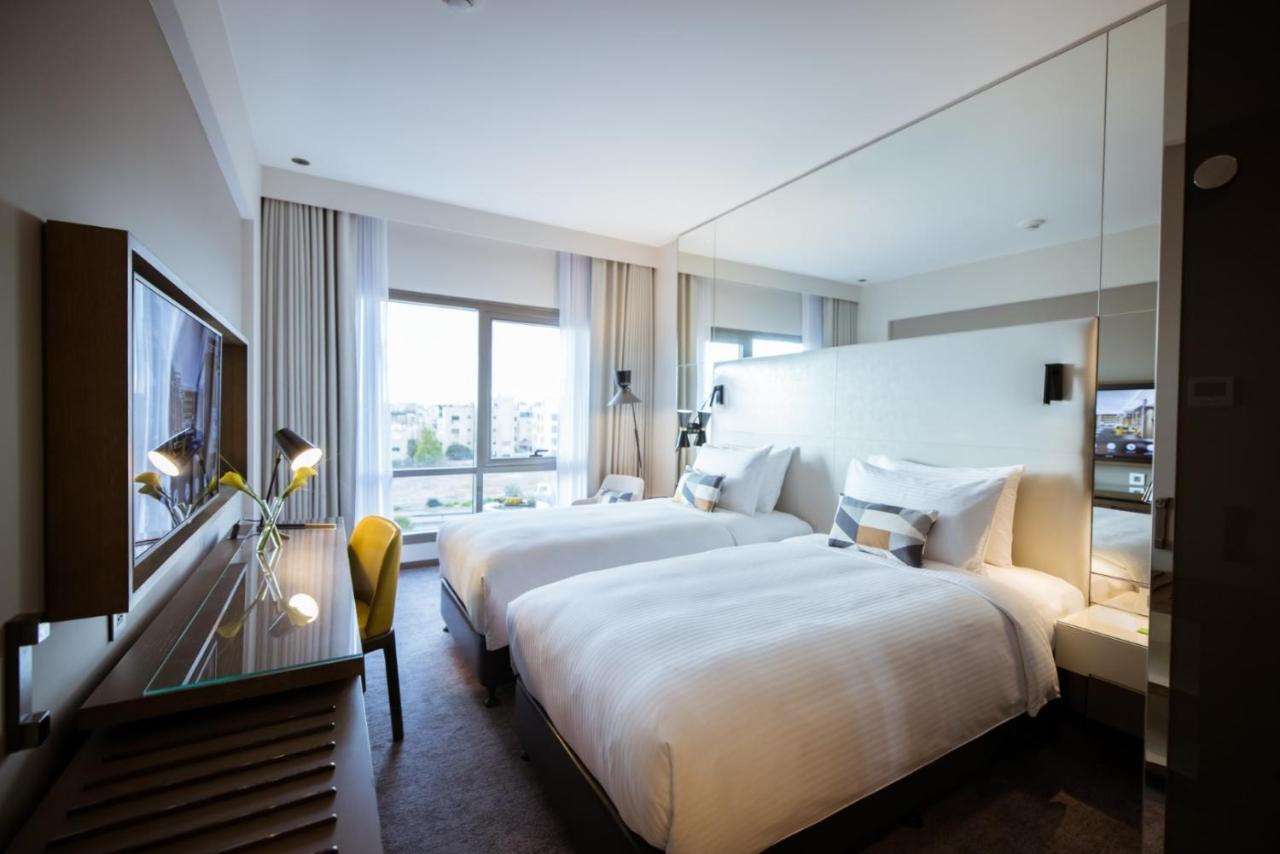 Family Room ( Centro Queen bedroom + Centro Twin bedroom )