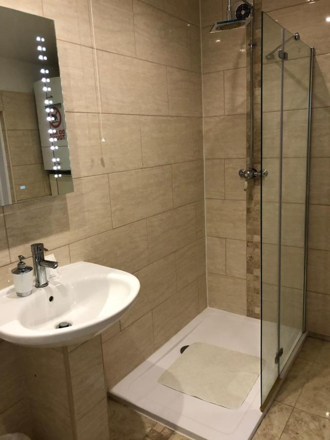 Single Room Private External Bathroom