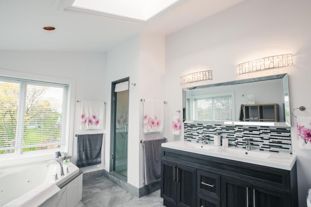 King Room Spa Bath