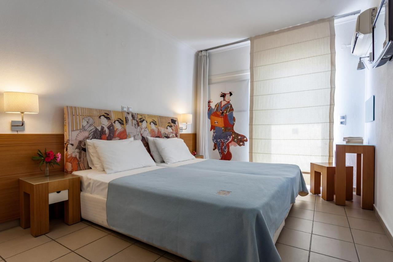 Double or Twin Room Sea View