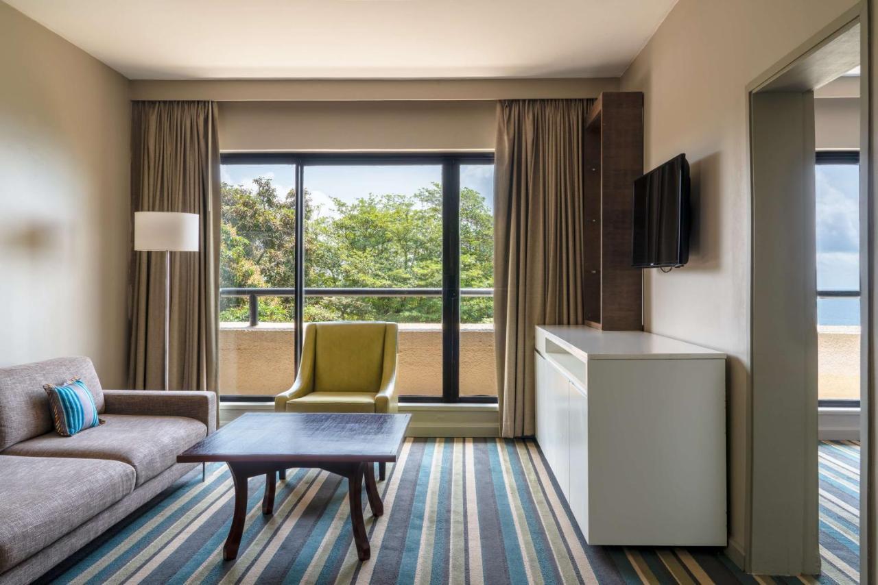 Suite Balcony Lounge Access